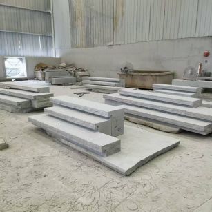 邵阳 整石台阶（大面火烧+侧面自然面），出货前厂内拼装
