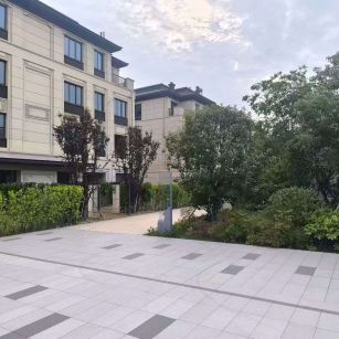 邵阳 芝麻白与芝麻白搭配铺装，尺寸1200*600