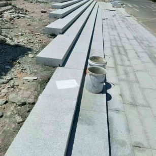 邵阳 芝麻白整石台阶，施工现场