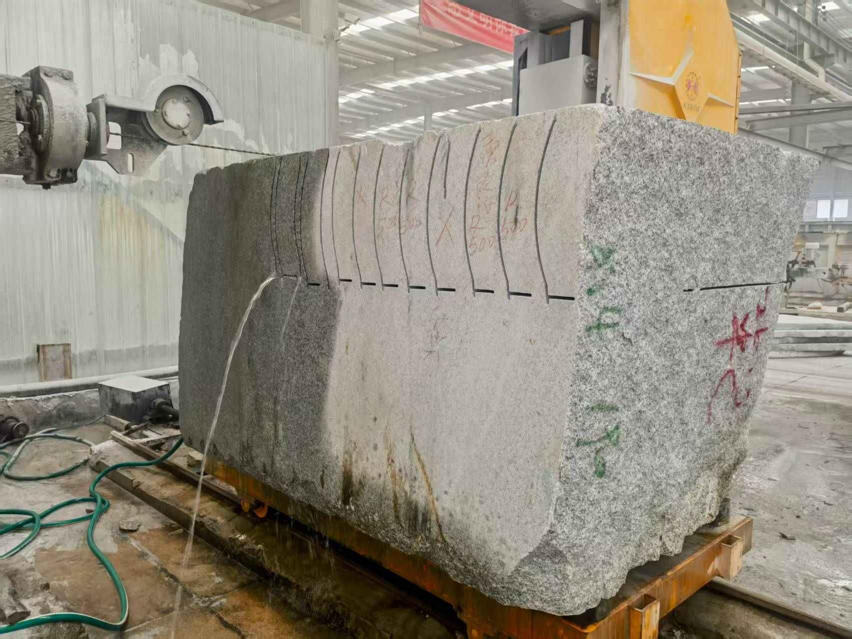 邵阳 602，大花芙蓉白，绳锯加工弧形路沿石