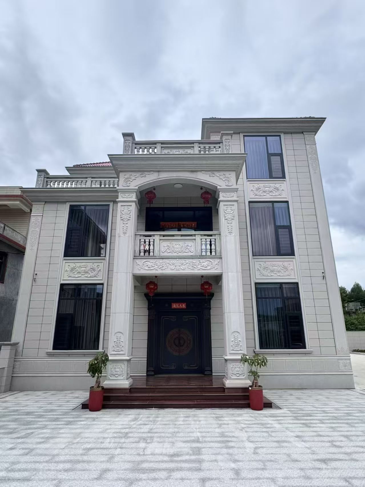 邵阳 芝麻白石材别墅干挂案例展示