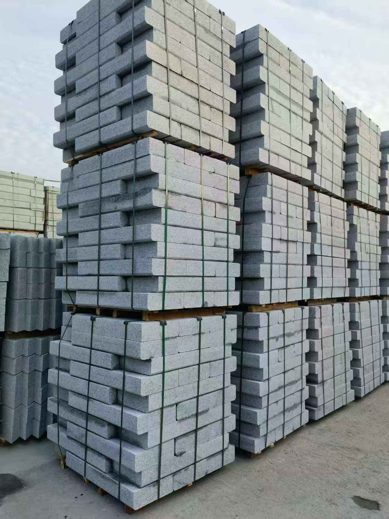 邵阳 路沿石（路侧石），颜色一致，尺寸标准