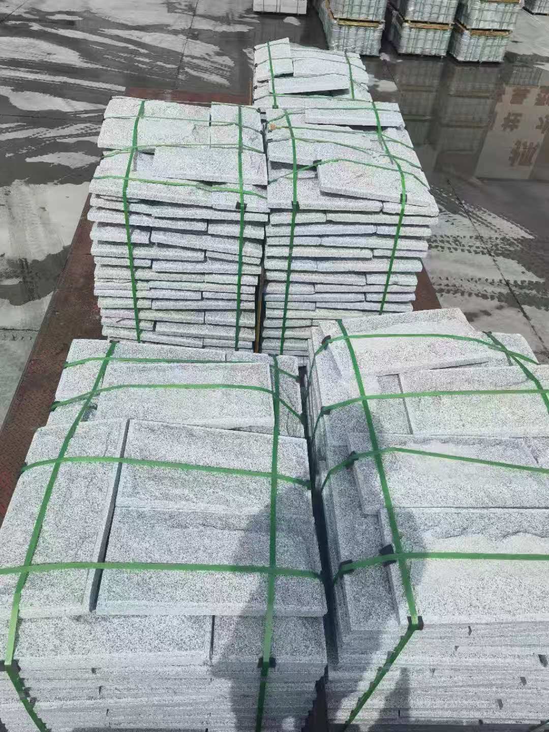 邵阳 芝麻白蘑菇石装车出货